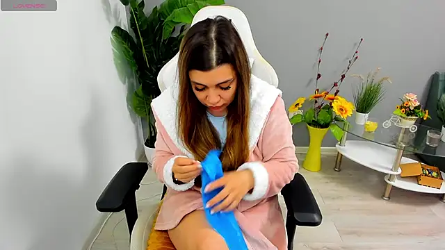 EveEvian online show from 05/17/26, 09:42