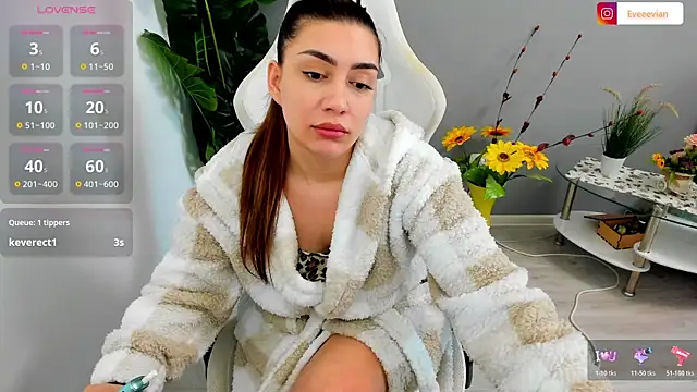 Snapshot of EveEvian chatting on 02/25/26, 10:37 EveEvian online show from 02/25/26, 10:37