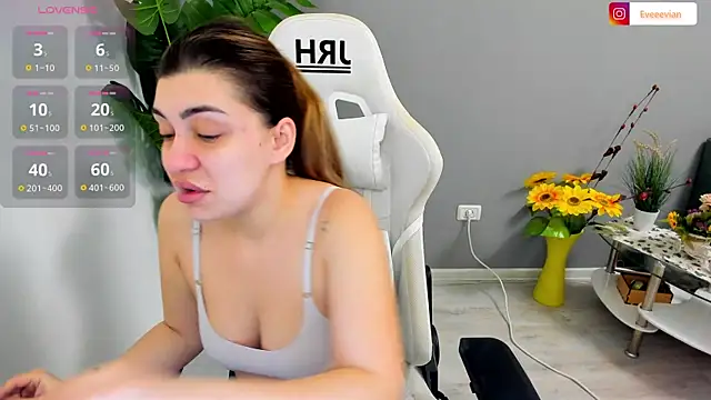 Snapshot of EveEvian chatting on 02/19/26, 02:03 EveEvian online show from 02/19/26, 02:03