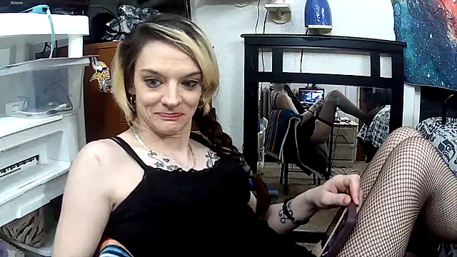 dangereyez0010 online show from 04/09/26, 02:35