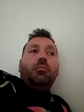 Snapshot of florin421 chatting on 04/14/26, 01:49 florin421 online show from 04/14/26, 01:49