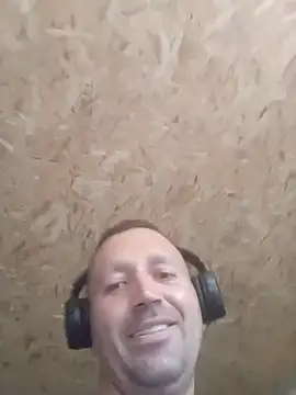 Snapshot of florin421 chatting on 05/13/26, 04:58 florin421 online show from 05/13/26, 04:58