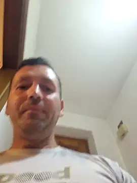Snapshot of florin421 chatting on 04/28/26, 09:24 florin421 online show from 04/28/26, 09:24