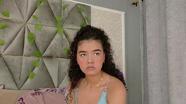 Snapshot of Angela_lovee chatting on 02/24/25, 11:54 Angela lovee online show from 02/24/25, 11:54