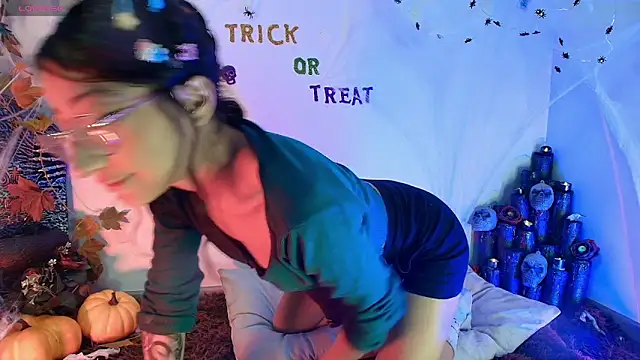 Cloe Leee online show from 10/21/25, 05:29