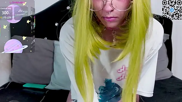 Snapshot of nonawhitemm chatting on 10/19/25, 01:41 nonawhitemm online show from 10/19/25, 01:41