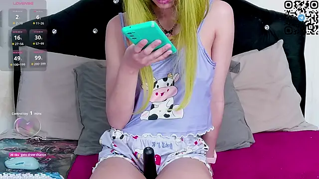 Snapshot of nonawhitemm chatting on 11/25/25, 10:54 nonawhitemm online show from 11/25/25, 10:54