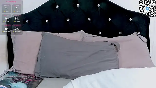 Snapshot of nonawhitemm chatting on 11/28/25, 12:11 nonawhitemm online show from 11/28/25, 12:11