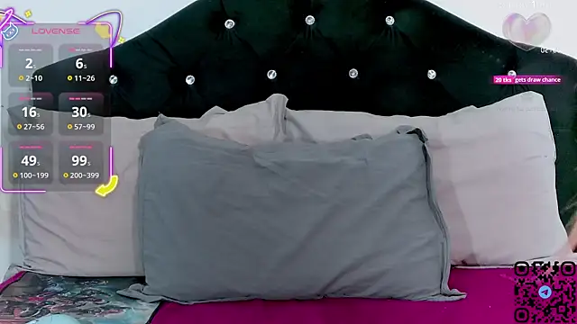 Snapshot of nonawhitemm chatting on 11/17/25, 12:14 nonawhitemm online show from 11/17/25, 12:14