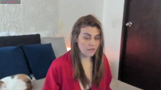 Snapshot of V_monse chatting on 12/18/25, 04:44 V monse online show from 12/18/25, 04:44