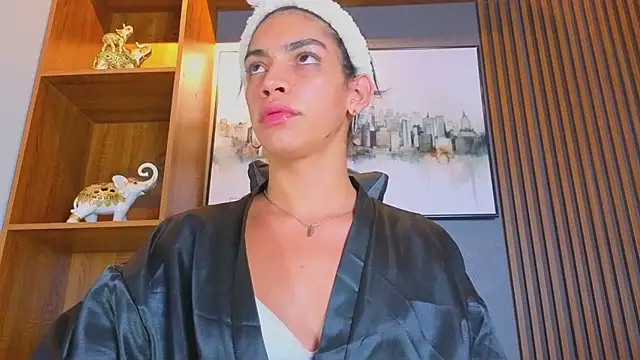 Alahia Rodriguez online show from 05/21/26, 08:06