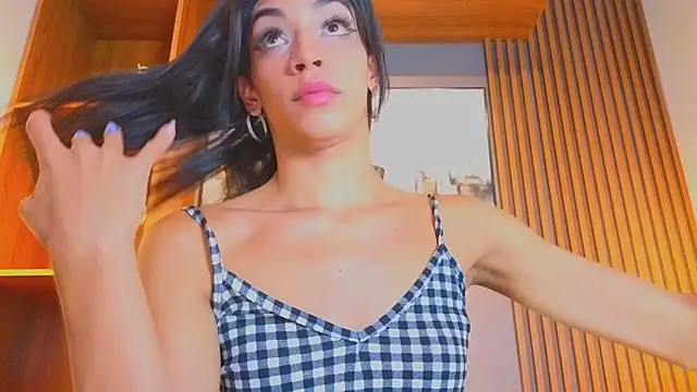 Alahia Rodriguez online show from 06/18/26, 07:41