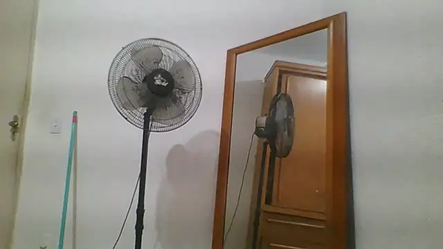 Snapshot of Estrela55 chatting on 05/15/26, 02:59 Estrela55 online show from 05/15/26, 02:59