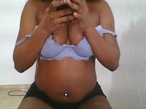 Snapshot of Estrela55 chatting on 03/18/26, 02:41 Estrela55 online show from 03/18/26, 02:41