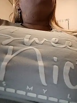 Snapshot of EllisW8 chatting on 02/04/26, 11:27 EllisW8 online show from 02/04/26, 11:27