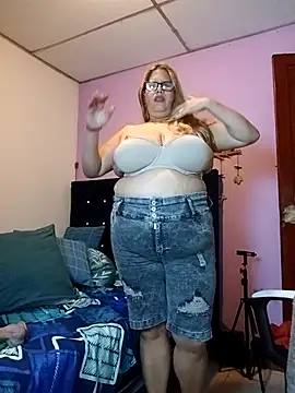 Snapshot of EllisW8 chatting on 02/01/26, 11:25 EllisW8 online show from 02/01/26, 11:25