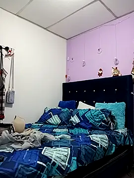 EllisW8 online show from 11/17/25, 12:25