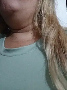 Snapshot of EllisW8 chatting on 06/17/26, 12:11 EllisW8 online show from 06/17/26, 12:11