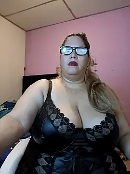 Snapshot of EllisW8 chatting on 02/03/26, 11:04 EllisW8 online show from 02/03/26, 11:04