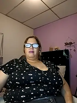 Snapshot of EllisW8 chatting on 02/12/26, 11:04 EllisW8 online show from 02/12/26, 11:04