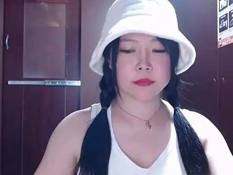 NATINATU252525 online show from 11/28/25, 01:55