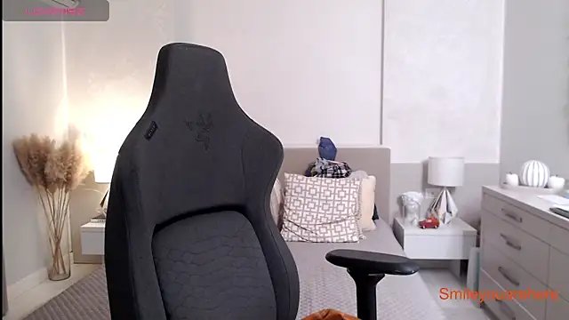 Smileyouarehere online show from 10/22/25, 01:49