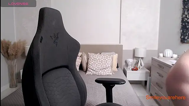 Smileyouarehere online show from 10/21/25, 01:38