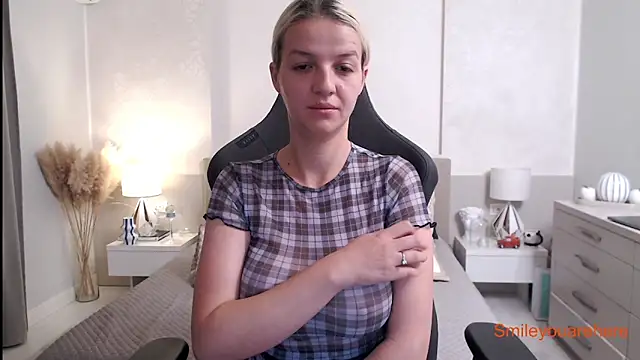 Smileyouarehere online show from 10/04/25, 02:46