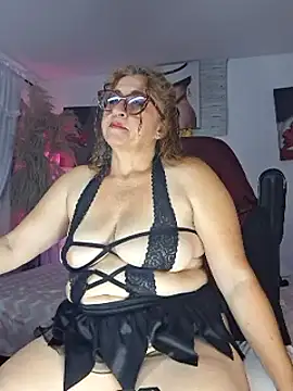 Snapshot of evelin_hott chatting on 02/28/25, 01:05 evelin hott online show from 02/28/25, 01:05
