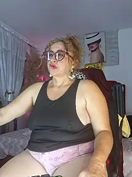 Snapshot of evelin_hott chatting on 02/26/25, 06:51 evelin hott online show from 02/26/25, 06:51