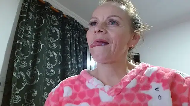 asleycavta online show from 03/06/25, 04:08