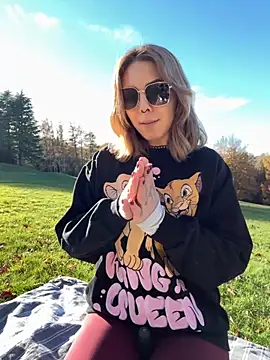 Mia Railey online show from 11/03/25, 01:58