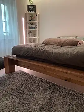 Mia Railey online show from 12/15/25, 02:45