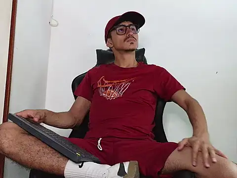 Snapshot of HomeAloneK chatting on 12/18/25, 10:13 HomeAloneK online show from 12/18/25, 10:13