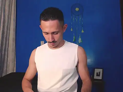 Snapshot of HomeAloneK chatting on 11/05/25, 07:39 HomeAloneK online show from 11/05/25, 07:39