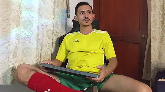 Snapshot of HomeAloneK chatting on 04/07/26, 03:36 HomeAloneK online show from 04/07/26, 03:36