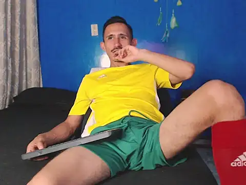 Snapshot of HomeAloneK chatting on 11/11/25, 07:30 HomeAloneK online show from 11/11/25, 07:30