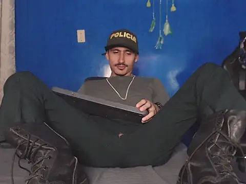 Snapshot of HomeAloneK chatting on 10/24/25, 07:24 HomeAloneK online show from 10/24/25, 07:24