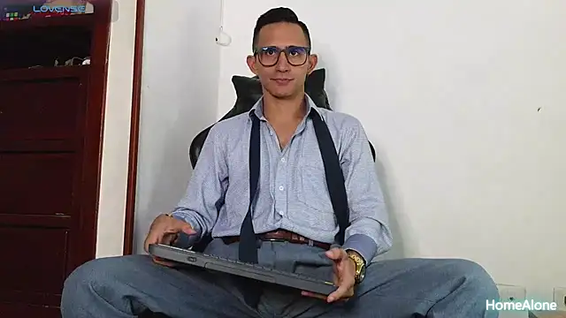 Snapshot of HomeAloneK chatting on 12/02/25, 07:48 HomeAloneK online show from 12/02/25, 07:48