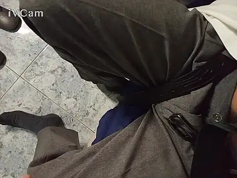 Snapshot of HomeAloneK chatting on 11/19/25, 08:20 HomeAloneK online show from 11/19/25, 08:20