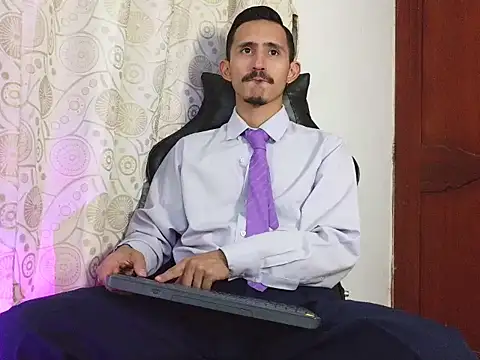 Snapshot of HomeAloneK chatting on 04/14/26, 07:30 HomeAloneK online show from 04/14/26, 07:30