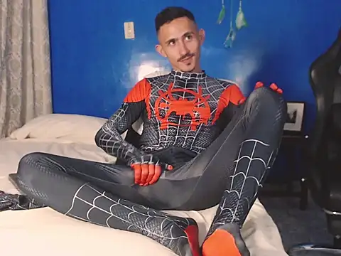 Snapshot of HomeAloneK chatting on 10/31/25, 07:43 HomeAloneK online show from 10/31/25, 07:43