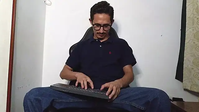 Snapshot of HomeAloneK chatting on 02/11/26, 10:20 HomeAloneK online show from 02/11/26, 10:20