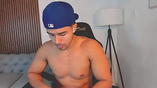 Snapshot of liam_collins21 chatting on 10/17/25, 11:56 liam collins21 online show from 10/17/25, 11:56