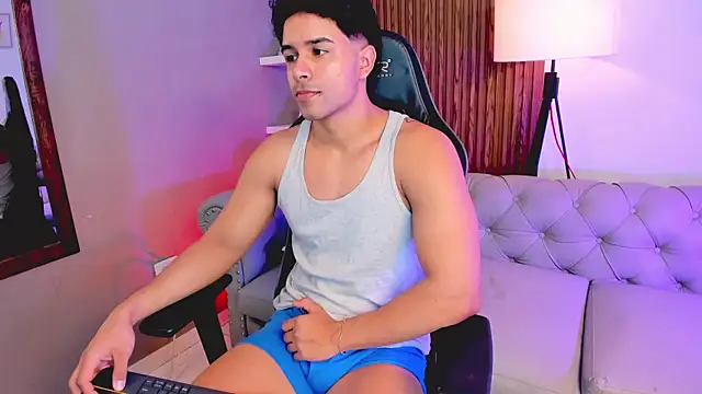 Snapshot of liam_collins21 chatting on 11/22/25, 12:04 liam collins21 online show from 11/22/25, 12:04