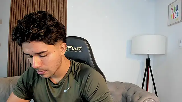 Snapshot of liam_collins21 chatting on 10/10/25, 01:12 liam collins21 online show from 10/10/25, 01:12