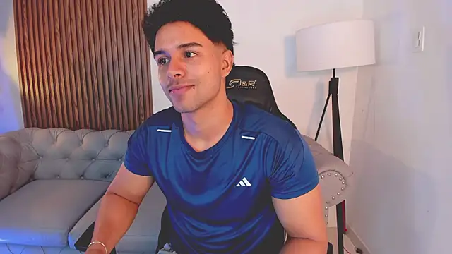 Snapshot of liam_collins21 chatting on 10/25/25, 11:53 liam collins21 online show from 10/25/25, 11:53