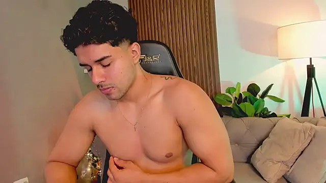 Snapshot of liam_collins21 chatting on 12/21/25, 12:07 liam collins21 online show from 12/21/25, 12:07