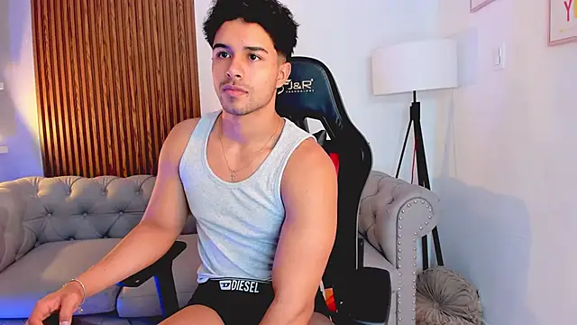 Snapshot of liam_collins21 chatting on 10/31/25, 12:02 liam collins21 online show from 10/31/25, 12:02