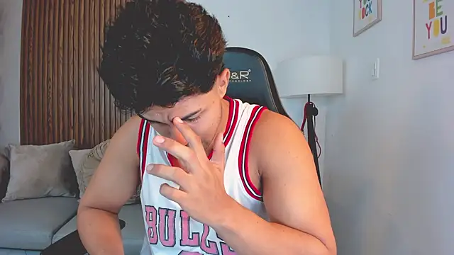 Snapshot of liam_collins21 chatting on 10/28/25, 11:42 liam collins21 online show from 10/28/25, 11:42